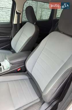 Внедорожник / Кроссовер Ford Escape 2019 в 