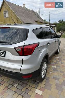 Внедорожник / Кроссовер Ford Escape 2019 в 