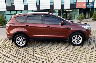 Внедорожник / Кроссовер Ford Escape 2018 в 