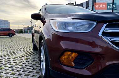 Внедорожник / Кроссовер Ford Escape 2018 в 