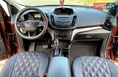 Внедорожник / Кроссовер Ford Escape 2018 в 