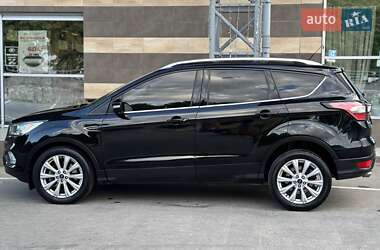 Внедорожник / Кроссовер Ford Escape 2016 в 