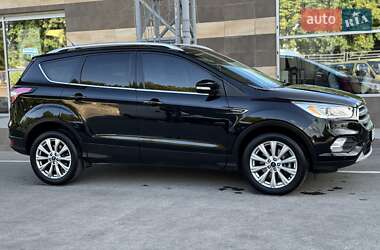 Внедорожник / Кроссовер Ford Escape 2016 в 