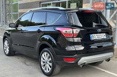 Внедорожник / Кроссовер Ford Escape 2016 в 