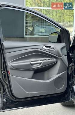 Внедорожник / Кроссовер Ford Escape 2016 в 