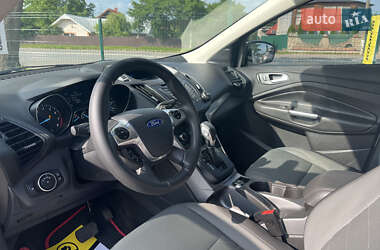 Внедорожник / Кроссовер Ford Escape 2016 в 