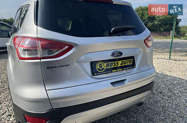 Внедорожник / Кроссовер Ford Escape 2016 в 