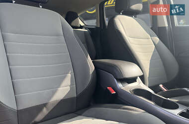 Внедорожник / Кроссовер Ford Escape 2016 в 