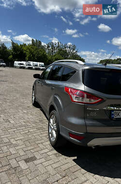 Внедорожник / Кроссовер Ford Escape 2014 в 