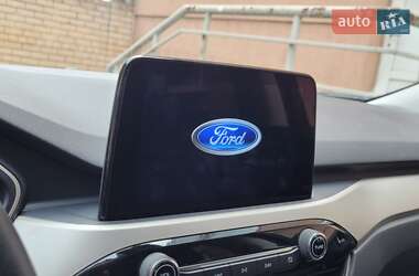 Позашляховик / Кросовер Ford Escape 2022 в 