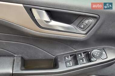 Позашляховик / Кросовер Ford Escape 2022 в 