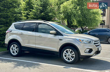 Внедорожник / Кроссовер Ford Escape 2018 в 