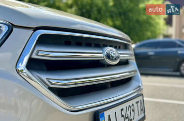 Внедорожник / Кроссовер Ford Escape 2018 в 