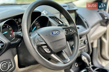 Внедорожник / Кроссовер Ford Escape 2018 в 