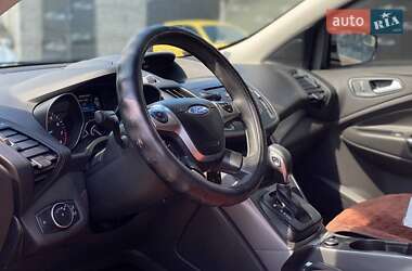 Внедорожник / Кроссовер Ford Escape 2015 в 