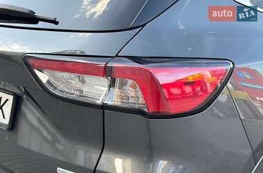 Внедорожник / Кроссовер Ford Escape 2020 в 