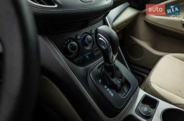 Внедорожник / Кроссовер Ford Escape 2014 в 