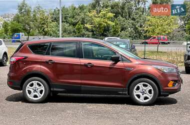 Внедорожник / Кроссовер Ford Escape 2018 в 
