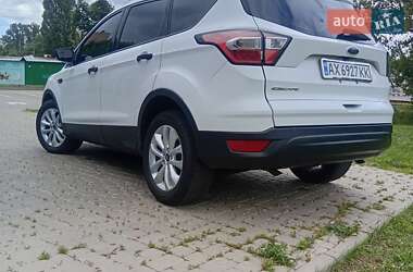 Внедорожник / Кроссовер Ford Escape 2017 в 