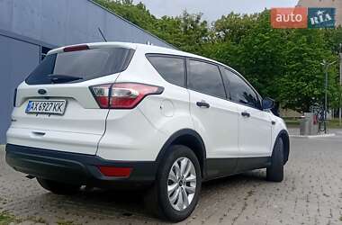 Внедорожник / Кроссовер Ford Escape 2017 в 