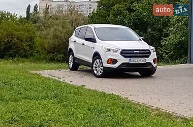 Внедорожник / Кроссовер Ford Escape 2017 в 