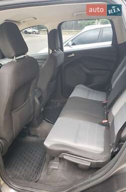 Внедорожник / Кроссовер Ford Escape 2018 в 