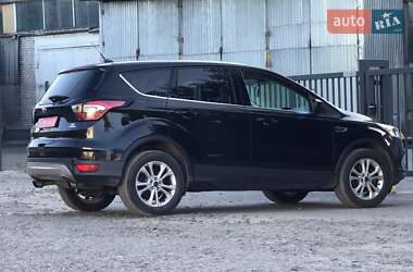 Внедорожник / Кроссовер Ford Escape 2016 в 