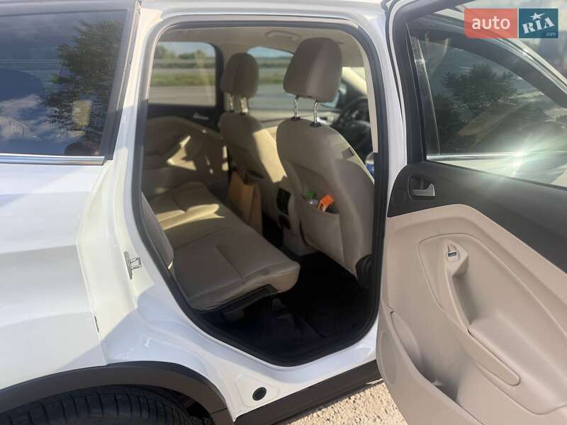 Внедорожник / Кроссовер Ford Escape 2016 в Полтаве