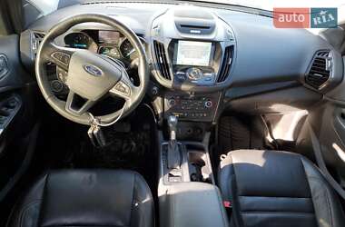 Внедорожник / Кроссовер Ford Escape 2017 в 