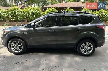 Внедорожник / Кроссовер Ford Escape 2017 в 