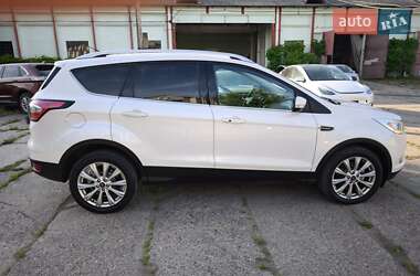 Внедорожник / Кроссовер Ford Escape 2017 в 