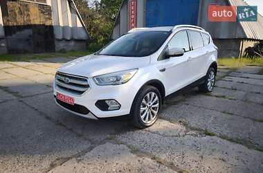 Внедорожник / Кроссовер Ford Escape 2017 в Стрые
