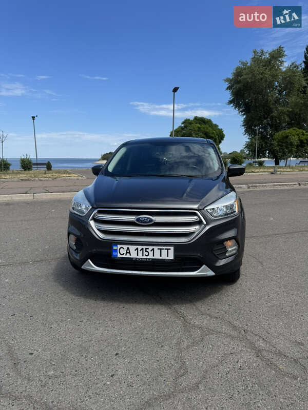Внедорожник / Кроссовер Ford Escape 2016 в Черкассах