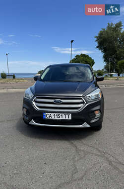 Внедорожник / Кроссовер Ford Escape 2016 в 