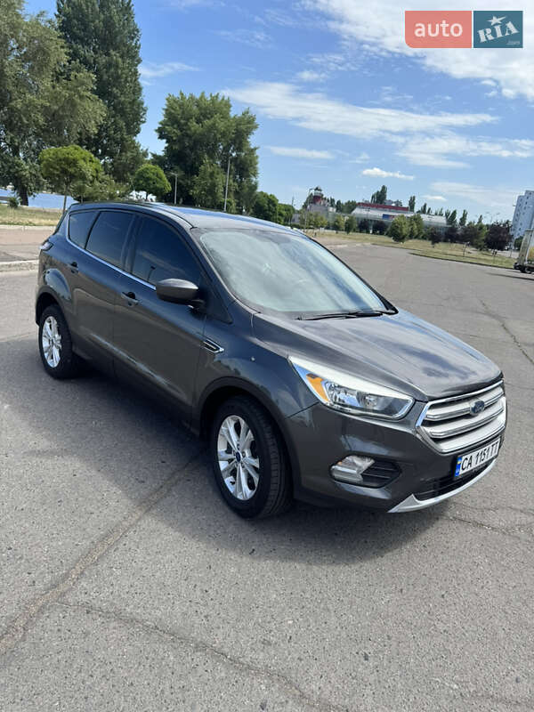 Внедорожник / Кроссовер Ford Escape 2016 в Черкассах