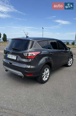 Внедорожник / Кроссовер Ford Escape 2016 в 