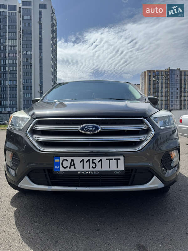 Внедорожник / Кроссовер Ford Escape 2016 в Черкассах