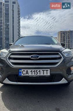 Внедорожник / Кроссовер Ford Escape 2016 в 