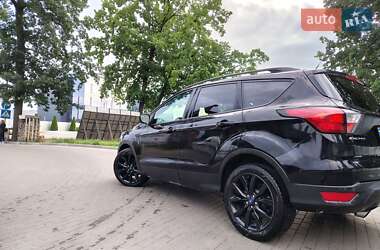 Внедорожник / Кроссовер Ford Escape 2019 в 