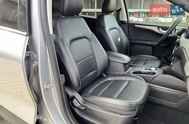 Внедорожник / Кроссовер Ford Escape 2021 в 