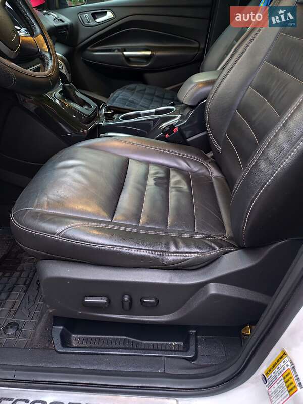 Внедорожник / Кроссовер Ford Escape 2015 в Черкассах
