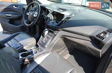 Позашляховик / Кросовер Ford Escape 2015 в 