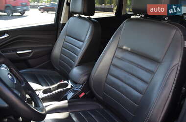 Позашляховик / Кросовер Ford Escape 2015 в 