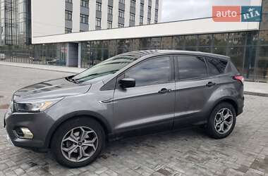 Внедорожник / Кроссовер Ford Escape 2018 в 