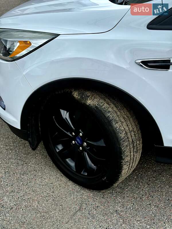 Внедорожник / Кроссовер Ford Escape 2016 в Киеве