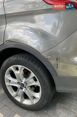 Внедорожник / Кроссовер Ford Escape 2013 в 