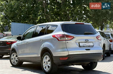 Внедорожник / Кроссовер Ford Escape 2016 в 