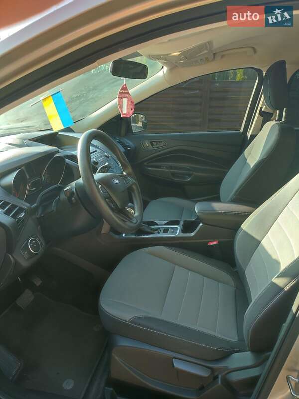 Внедорожник / Кроссовер Ford Escape 2017 в Львове