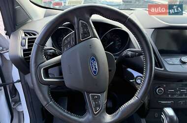 Внедорожник / Кроссовер Ford Escape 2019 в 