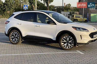 Внедорожник / Кроссовер Ford Escape 2020 в 